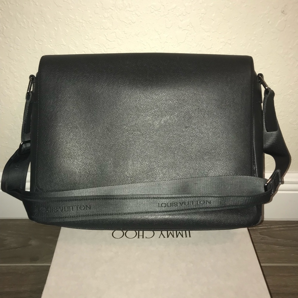 Louie Vuitton Messenger bag